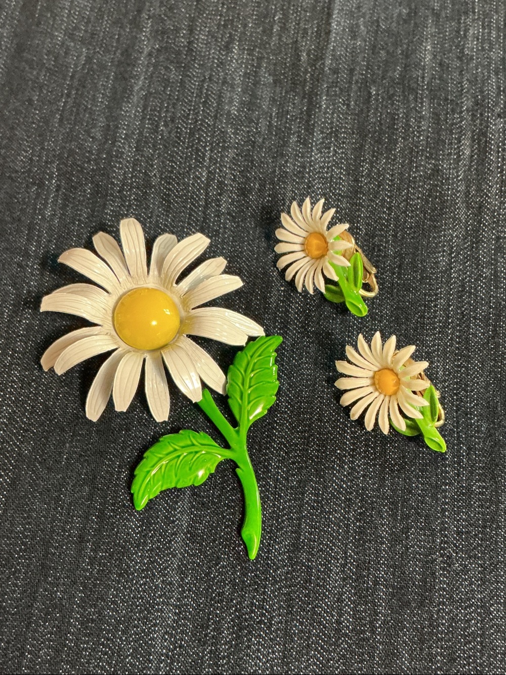 Vintage Daisy Flower Brooch and Clip-On Earrings - White, Yellow, Green